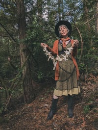 Image 1 of Vertebrae Garland / mossy (short)