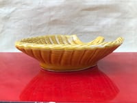 Image 7 of Coupelle en céramique Vallauris ocre jaune – forme feuille – vide-poche vintage 1950