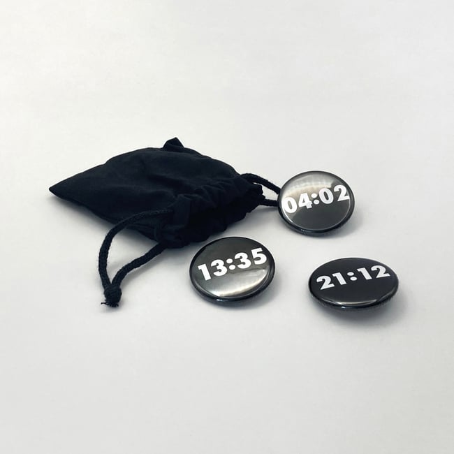 BADGES QUI DONNENT L’HEURE EXACTE