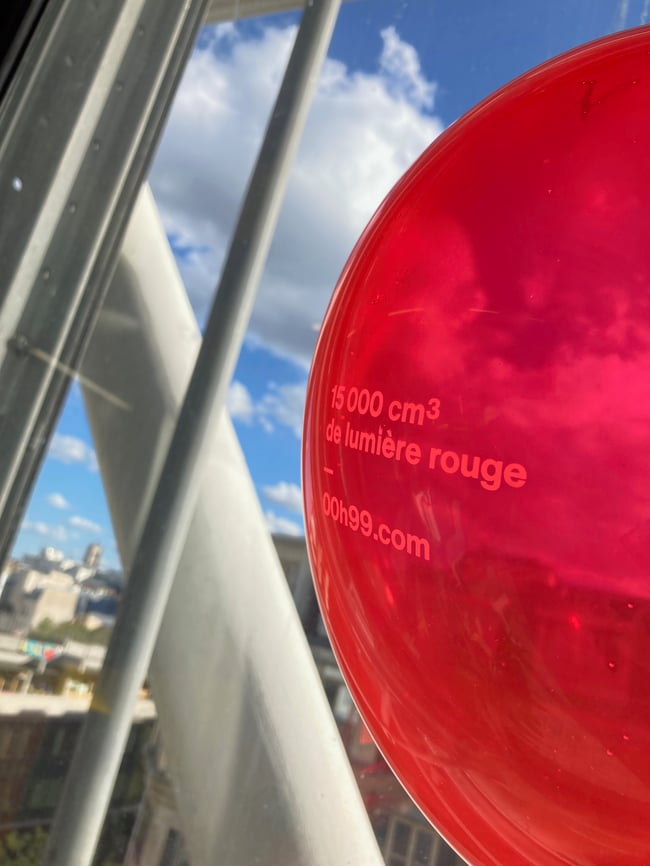 15 000 CM3 DE LUMIÈRE ROUGE