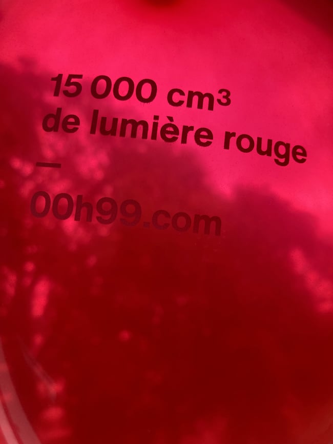 15 000 CM3 DE LUMIÈRE ROUGE
