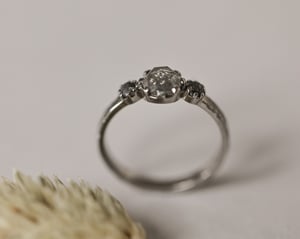 Image of *SALE was £2750* Platinum, pale grey diamond Trilogy ring with horn texture band (LON256)