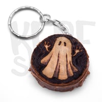 Szellem fa kulcstartĂł | Ghost wooden keychain
