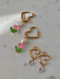 Image 3 of BUILDABLE TULIP / PEARL HEART EARRINGS 