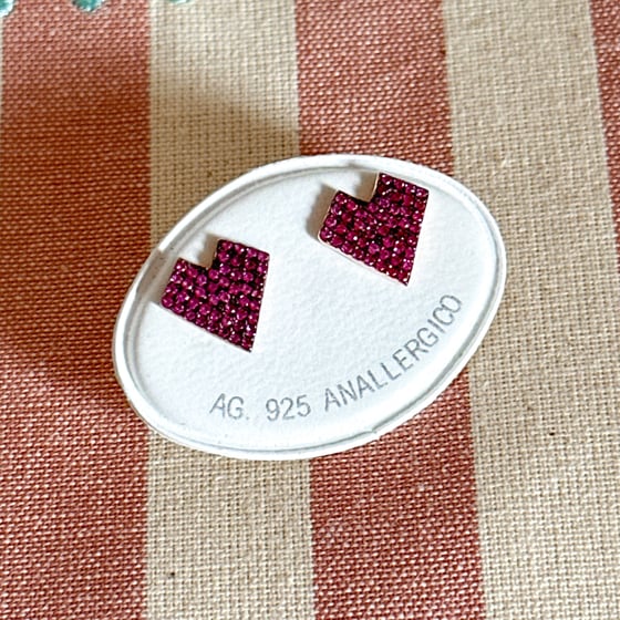 Image of ORECCHINI LOBO CUORE ZIRCONI FUCSIA