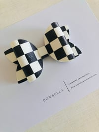 monochrome bow 