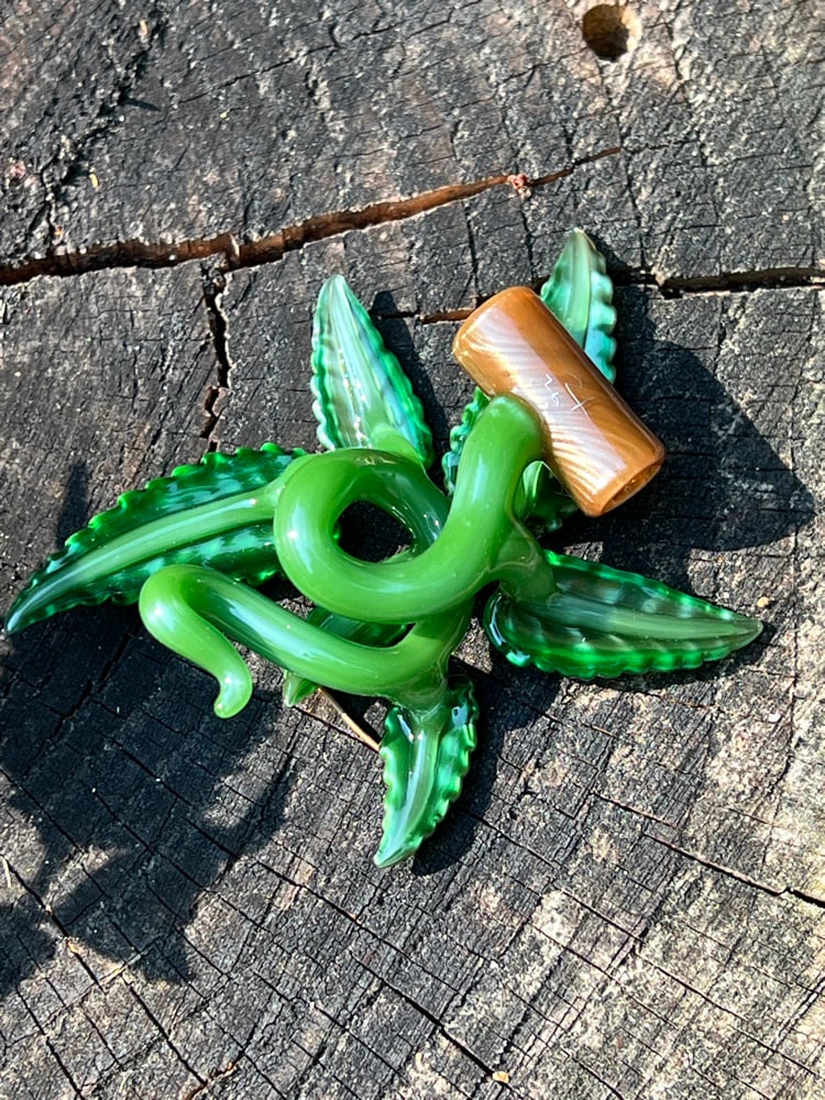 Image of Emerald 5 Leaf Pendant