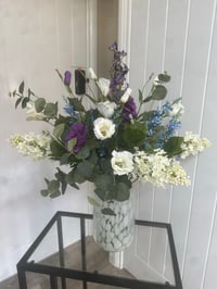 Image 1 of HUGE CLASSY SIGNATURE BOUQUET