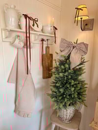 Image 2 of Pretty Bow Bowls ( set of 2 )