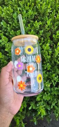 Image 2 of Dios tiene un proposito 16-ounce glass includes straw and straw washing brush 