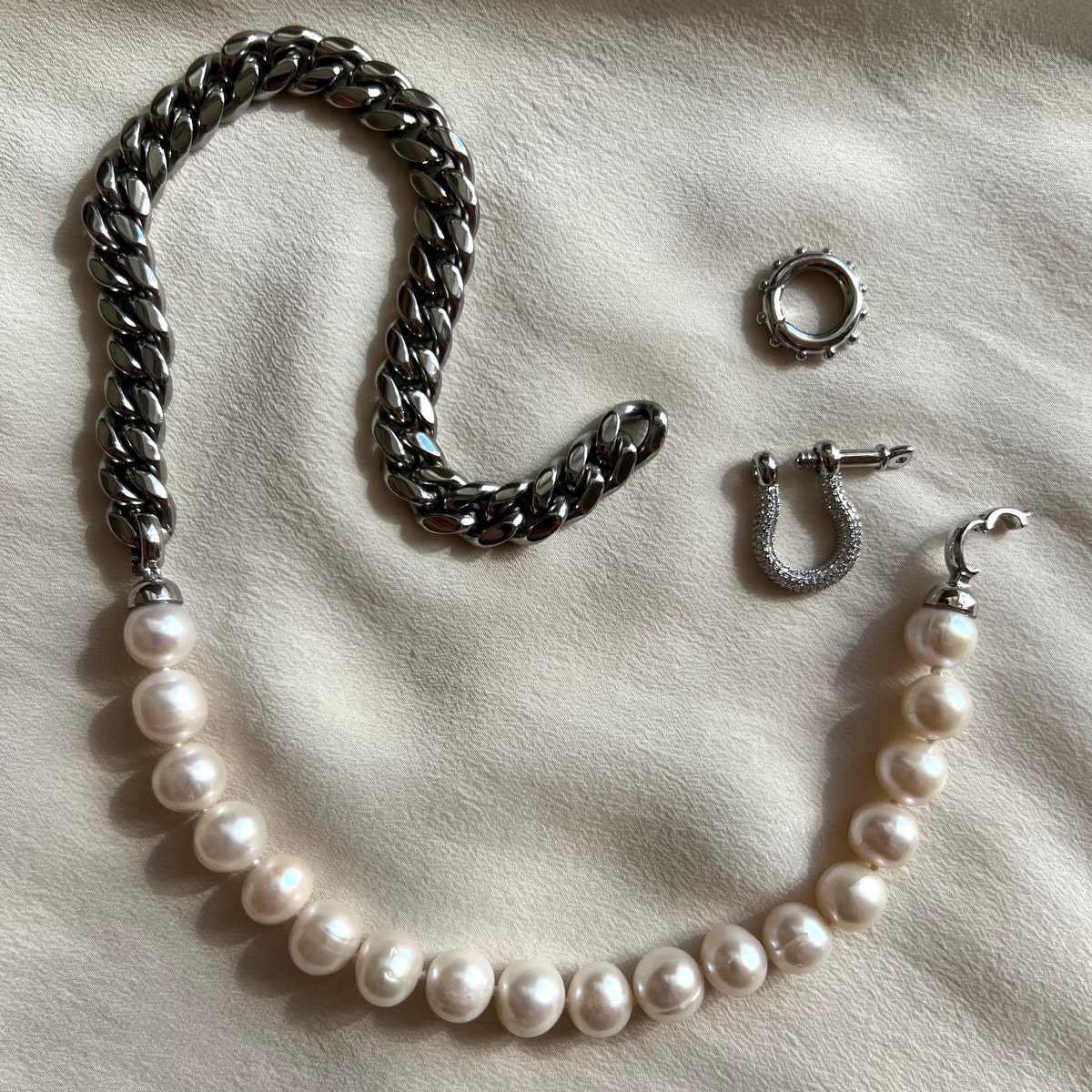 Image of Baroque pearl necklace with locks
