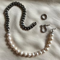 Image 2 of Baroque pearl necklace with locks