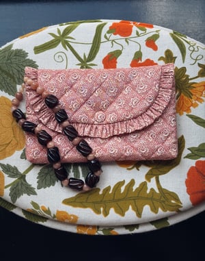 Clutch med flæse _rosa