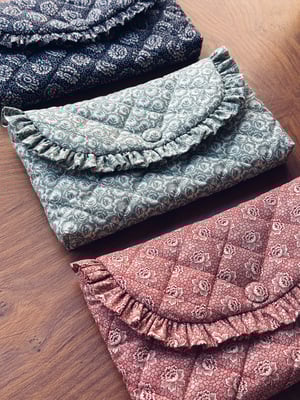 Clutch med flæse _rosa