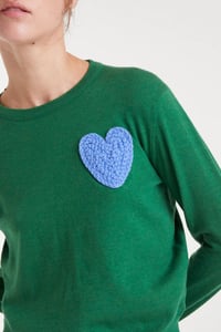 Image 4 of JERSEY PUNTO VERDE CON PRINT CORAZON