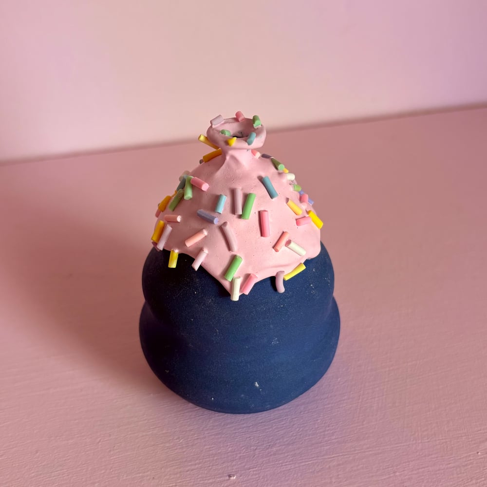 Image of Strawberry Cake Pot