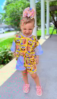 Image 3 of Who lives in a pineapple under the sea?!