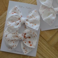 Old Wheat linen fable bow