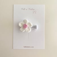 Tiny Geranium Flower Clip
