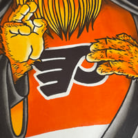 Image 3 of Gritty