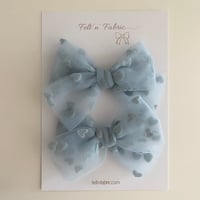 Whispers of the wind / Tulle bow