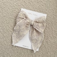 Image 1 of Embroidery Clay fable bow