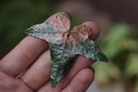 Image 1 of Vera foglia di edera elettroformata in rame con patina verde