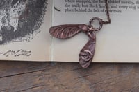 Image 2 of Collana con vera samara di acero sicomoro in rame ossidato con luna e stelle