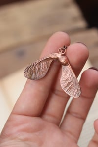 Image 2 of Collana con vera samara di acero sicomoro in rame e patina ossidata 1