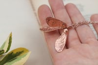 Image 2 of Collana con vera samara di acero sicomoro in rame e finitura lucida