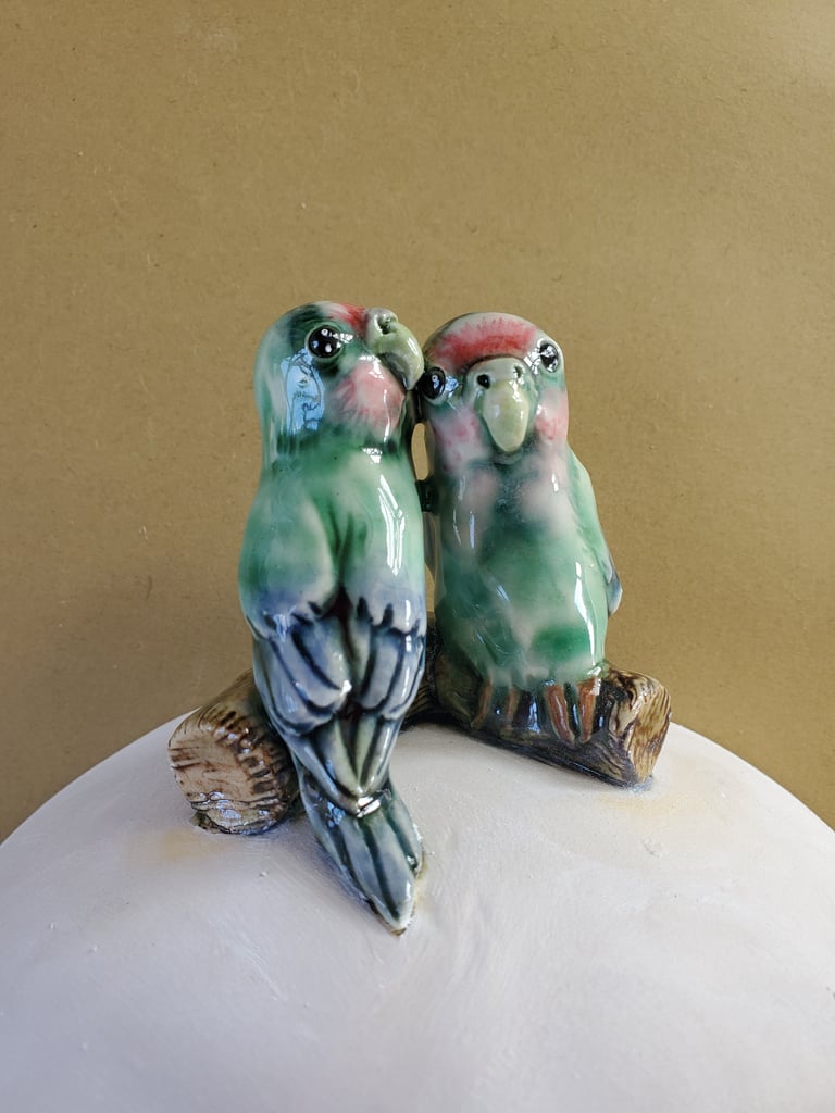 Large round wall mask with lovebirds