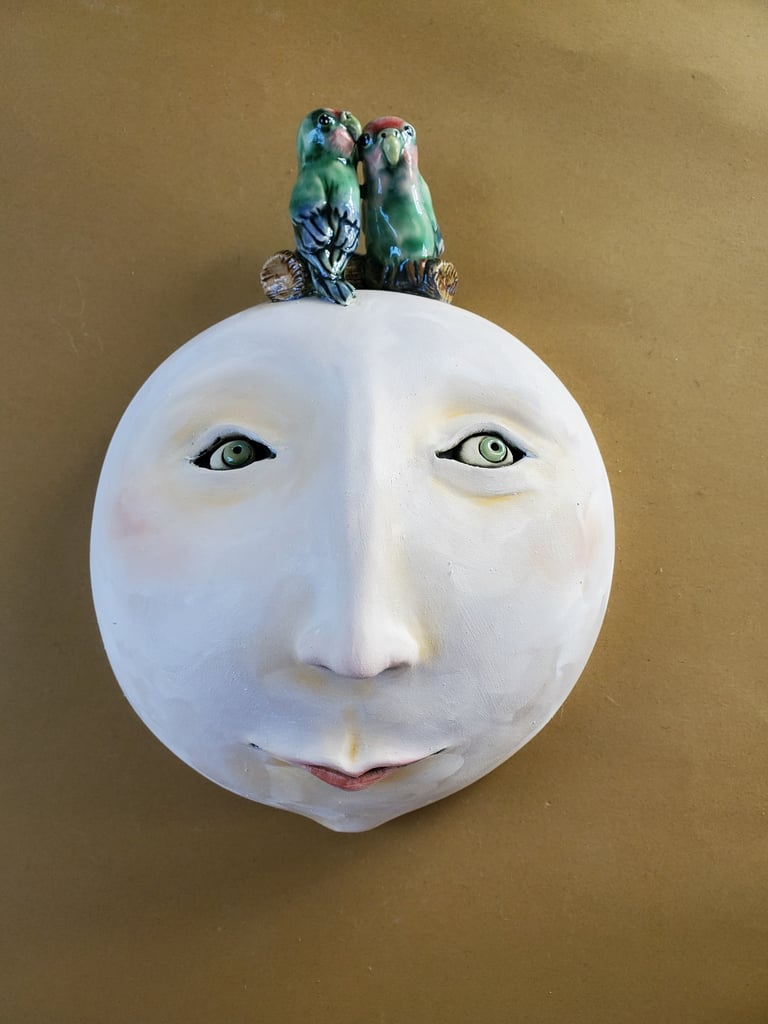 Large round wall mask with lovebirds Image 2