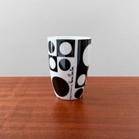 Image 2 of Verner Panton Geometri I Black Thermo Cup