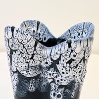 Image 7 of Petit vase en céramique de Vallauris Fat Lava vintage bleu blanc 1950s 1960s 