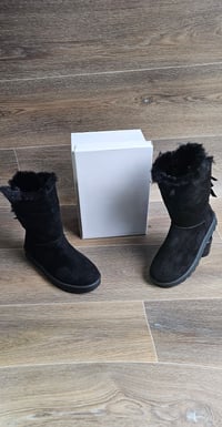 Image 3 of Womens  Uggs Boot 👢