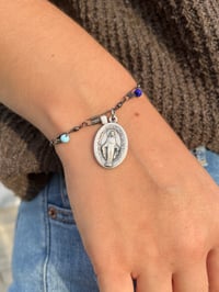 Mending Nets Dainty with Medal