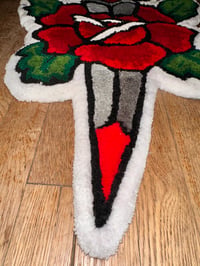 Image 3 of Traditional rose and dagger floor rug 
