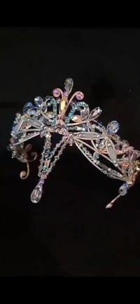 Image 1 of Pre order tiara 