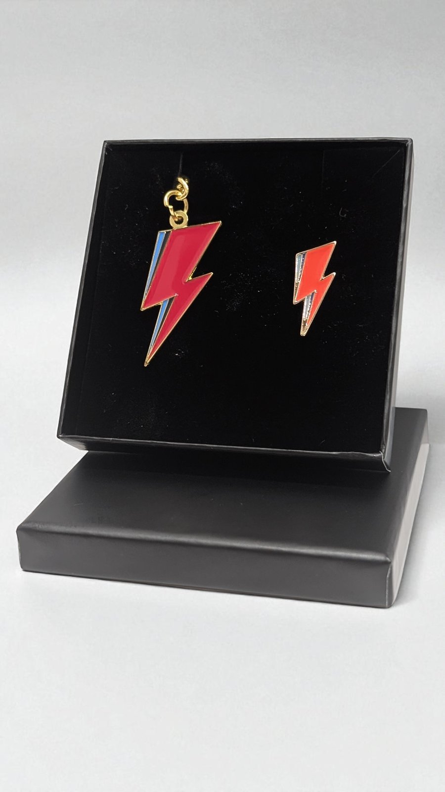 Lightning Bolt Keyring and Badge Set | BowieGallery