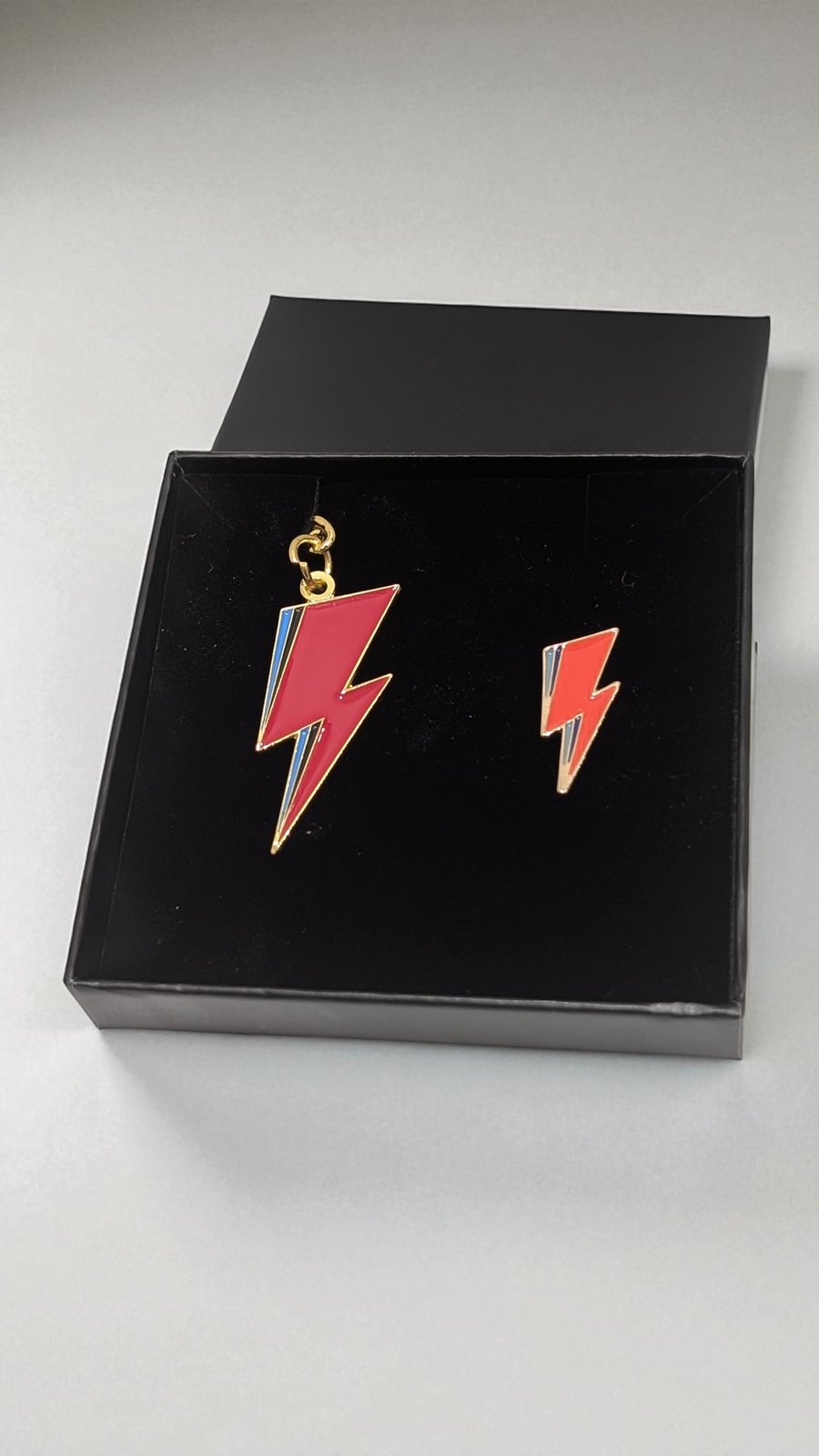 Lightning Bolt Keyring and Badge Set | BowieGallery