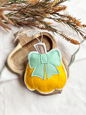 Image of Felt Bow Pumpkin decorations 