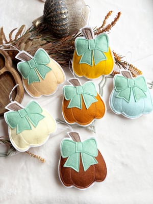 Image of Felt Bow Pumpkin decorations 