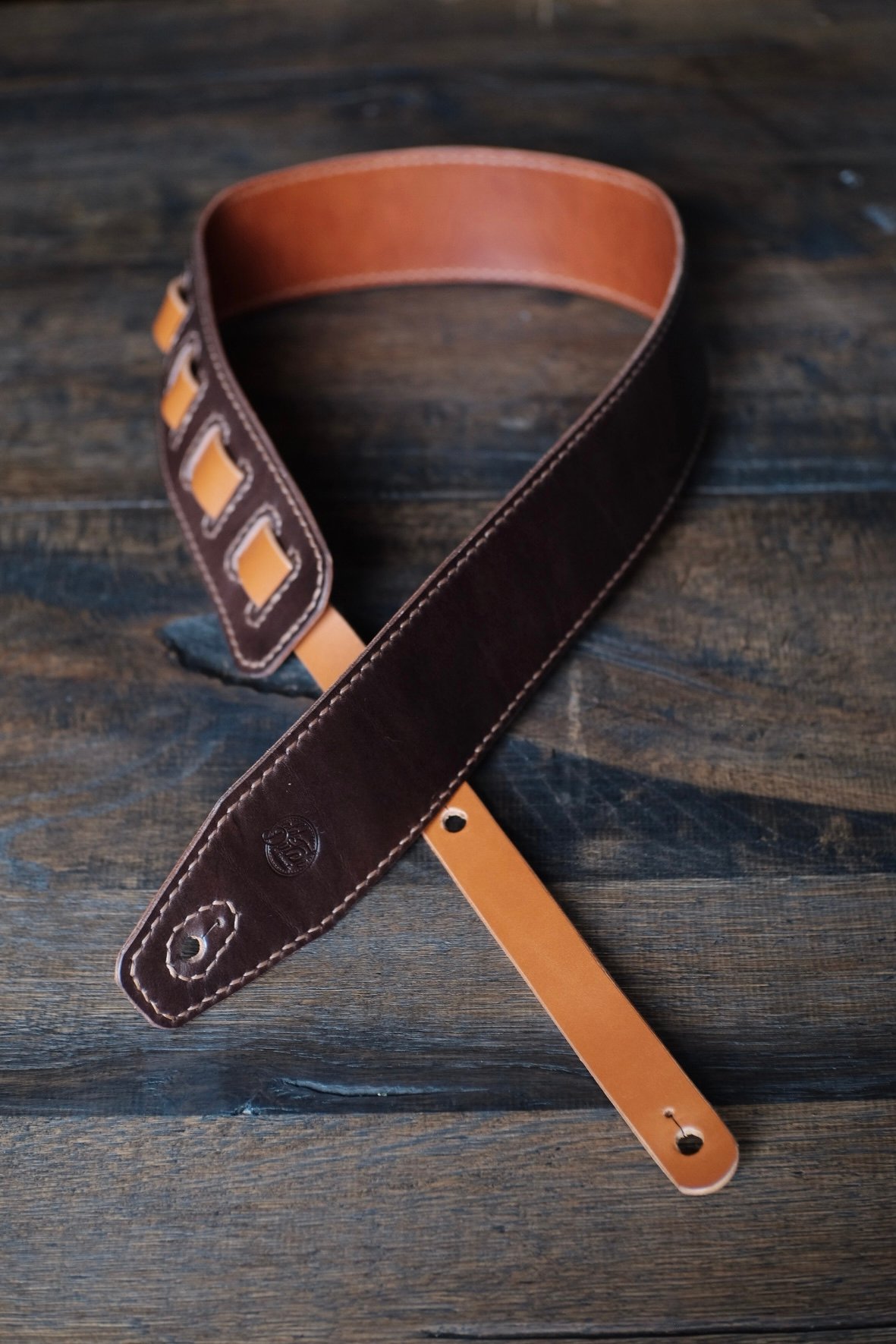 Image of Guitar strap (dark brown/whisky)