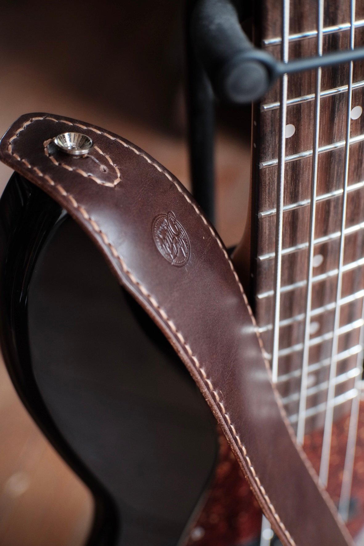 Image of Guitar strap (dark brown/whisky)