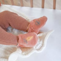 Image 2 of Coffret de naissance chaussons et bracelet sonore Lapin