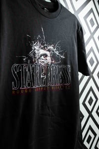 Image 4 of 'rouge carpet disaster' T-shirt