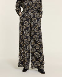 Image 2 of Pantalón fluido caracolas