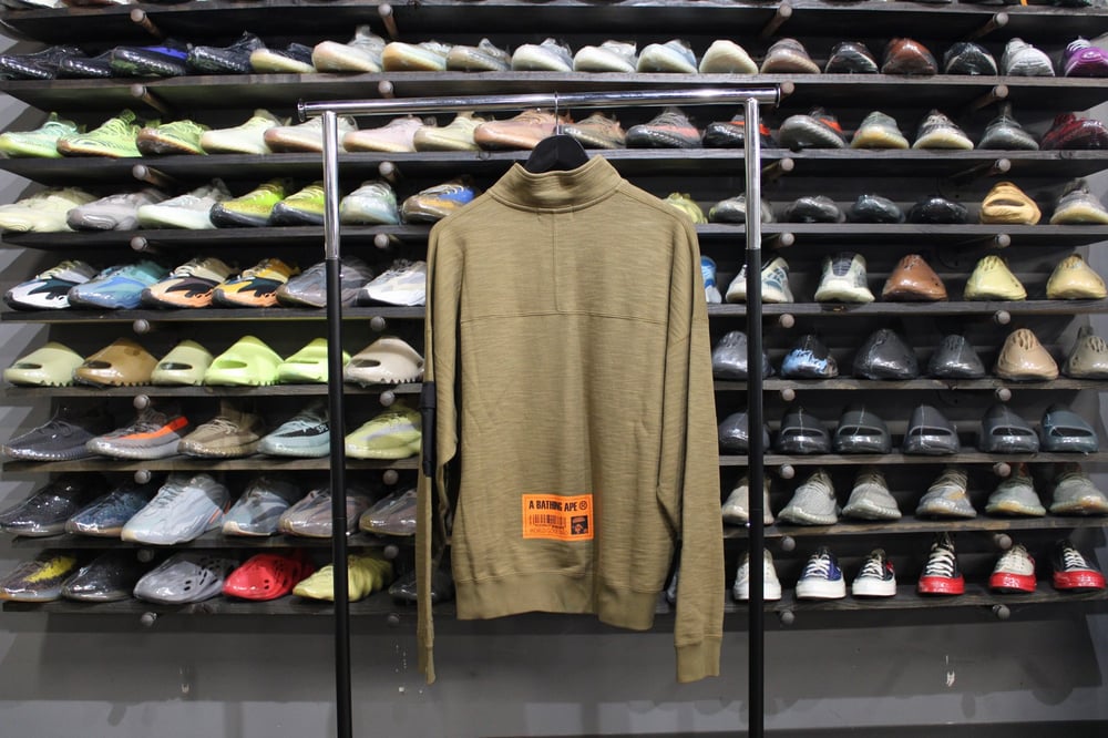 BAPE STANDRD COLLAR LOOSE FIT SWEATSHIRT (OLIVE)