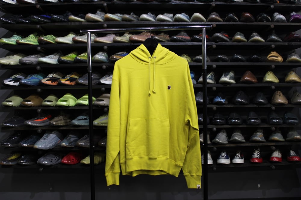 BAPE PULLOVER HOODIE "SMALL APE HEAD" (YELLOW)