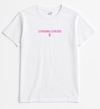 Image 1 of Camiseta "Lo personal es político" (diferentes lenguas)